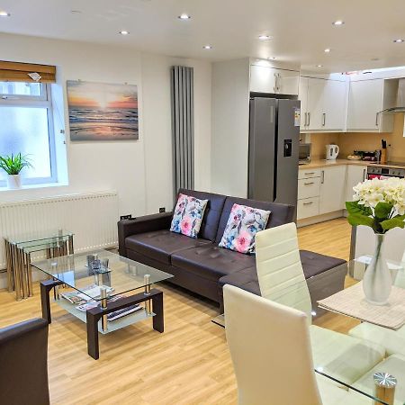 Spacious 2-Bed Apartment In Central Kingston Near Richmond Park Kingston upon Thames  Kültér fotó