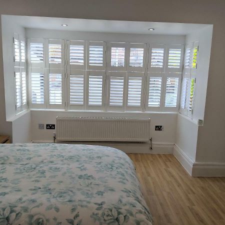 Spacious 2-Bed Apartment In Central Kingston Near Richmond Park Kingston upon Thames  Kültér fotó