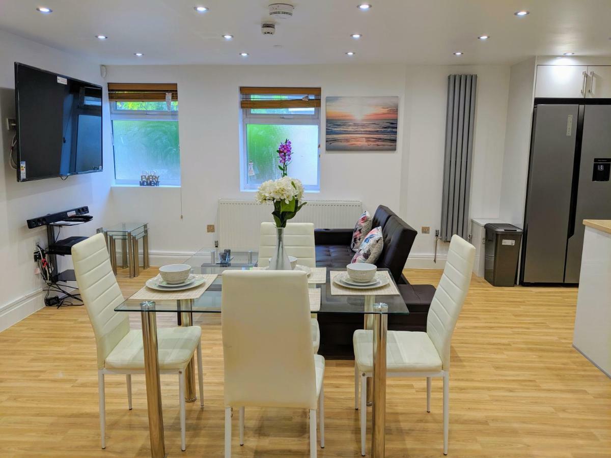 Spacious 2-Bed Apartment In Central Kingston Near Richmond Park Kingston upon Thames  Kültér fotó