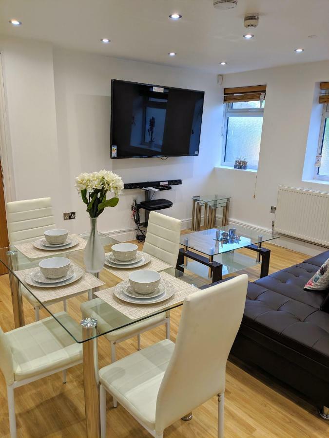 Spacious 2-Bed Apartment In Central Kingston Near Richmond Park Kingston upon Thames  Kültér fotó