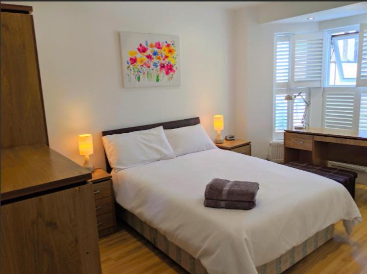 Spacious 2-Bed Apartment In Central Kingston Near Richmond Park Kingston upon Thames  Kültér fotó